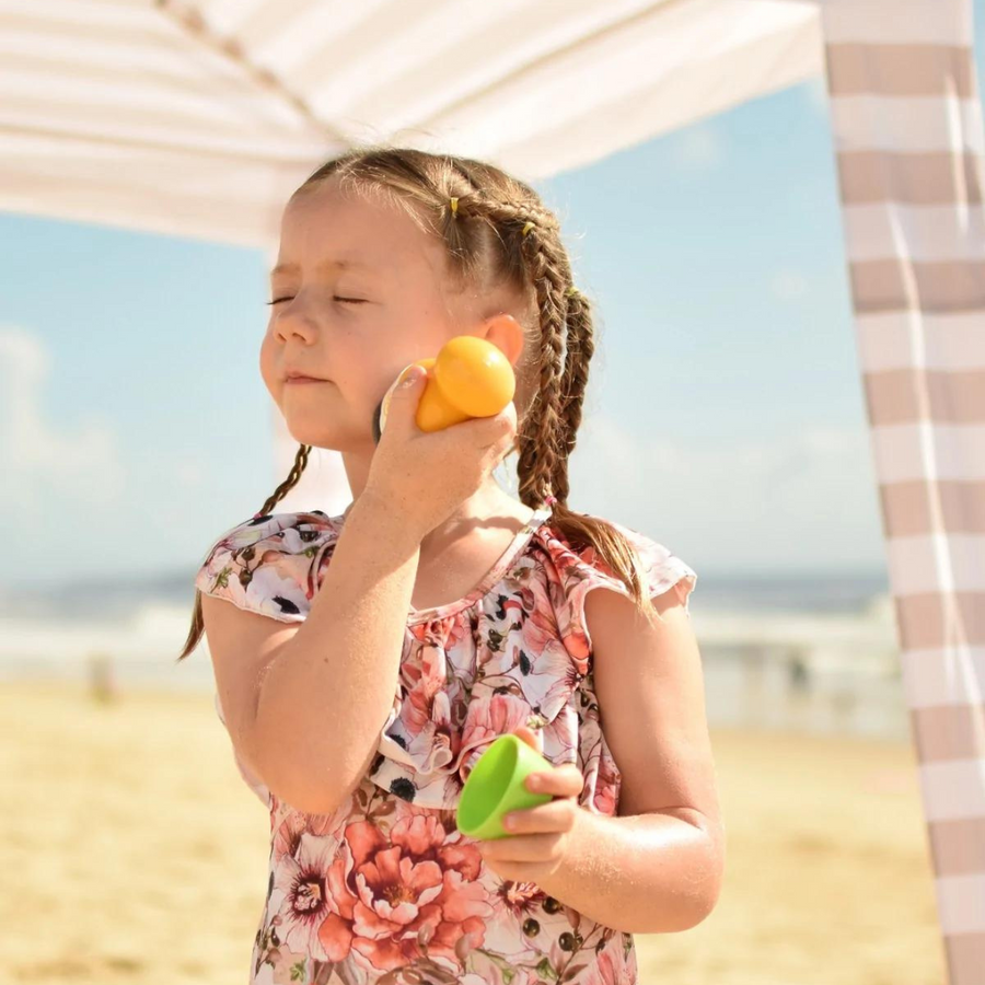 Solar Buddies solkrämsapplikator lifestyle – stranddag med familjen